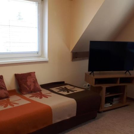 Apartman Koi Apartment Veltrusy Luaran gambar