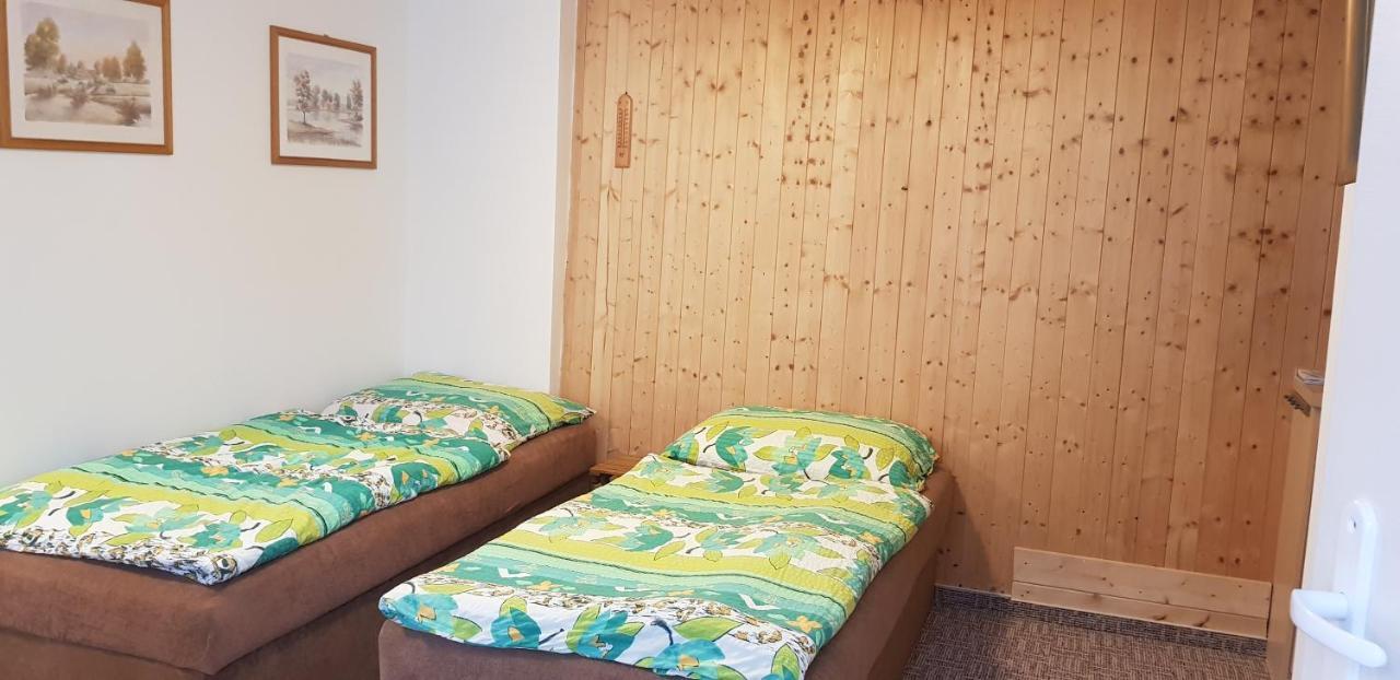 Apartman Koi Apartment Veltrusy Luaran gambar