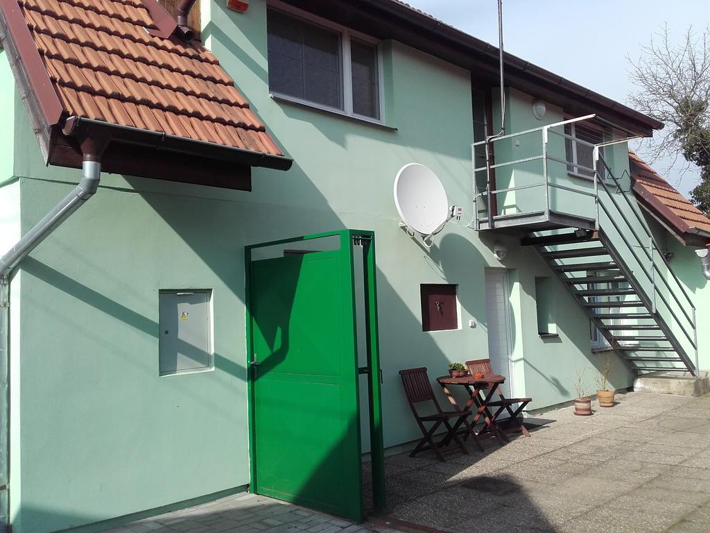 Apartman Koi Apartment Veltrusy Luaran gambar