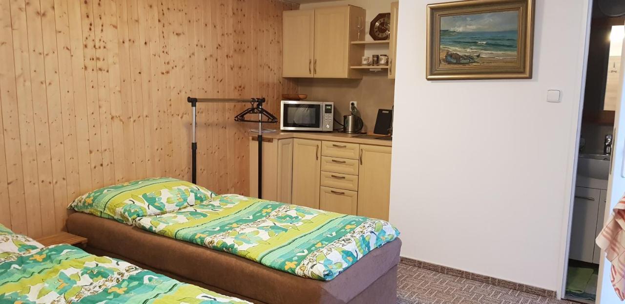 Apartman Koi Apartment Veltrusy Luaran gambar